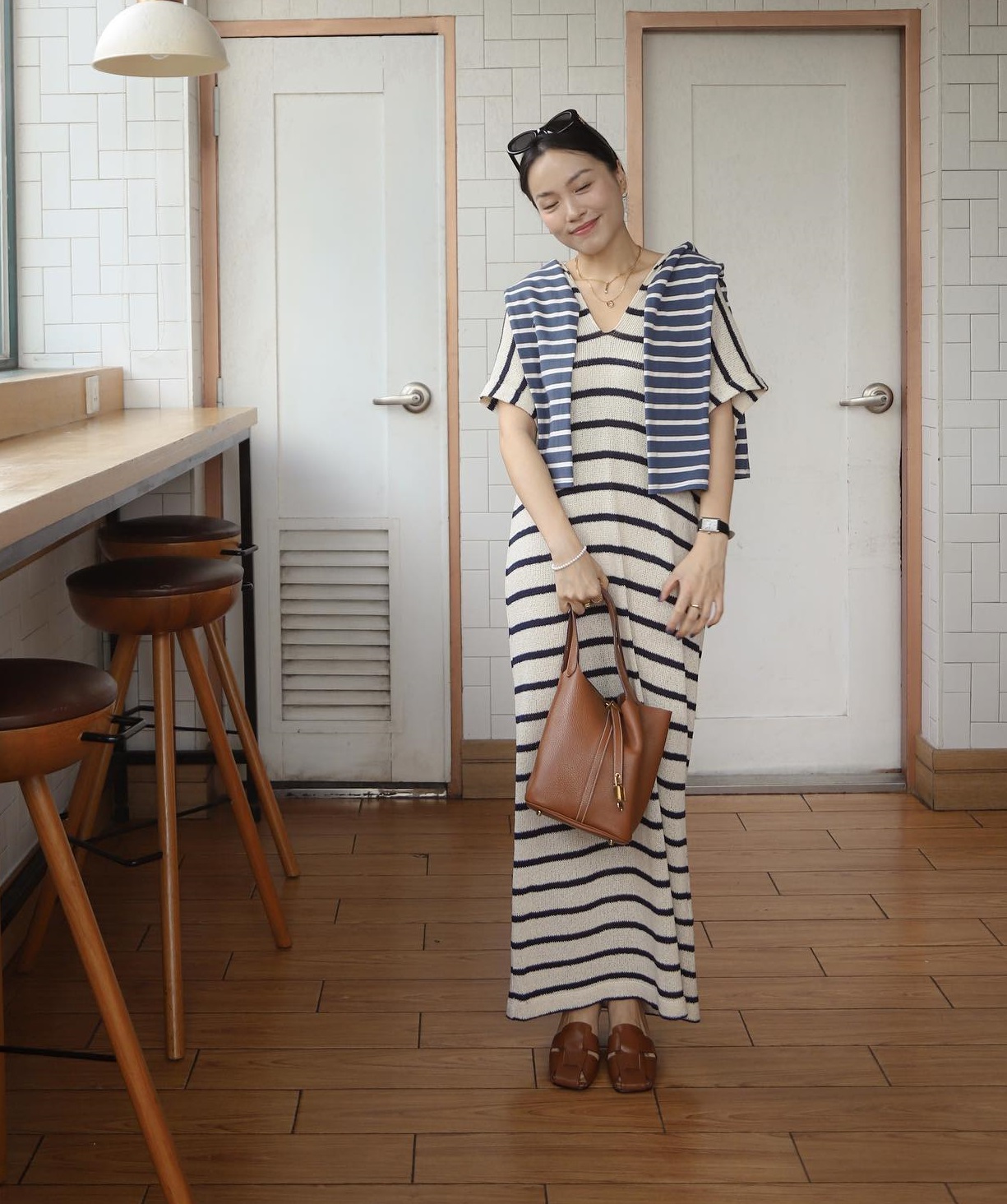 Mặc đồ màu trung tính đẹp như Hà Trúc với 10 công thức thanh lịch, hack tuổi-6