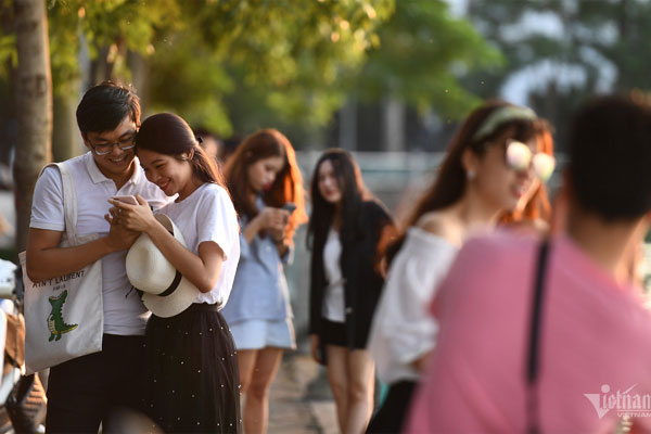 Đêm nay, miền Bắc nhiều nơi hứng mưa dông-2