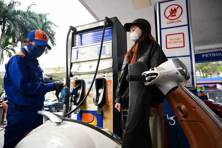 Vì sao xe tay ga đắt tiền nên dùng xăng A95?-1