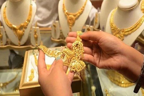 Giá vàng hôm nay 27/10/2023: Thế giới tăng lại, SJC vẫn bất động