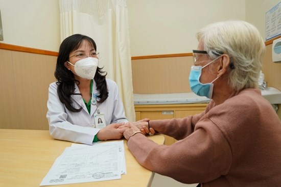 Căn bệnh nếu diễn biến nặng sẽ khiến xương giòn và xốp, chỉ ho cũng có thể gãy