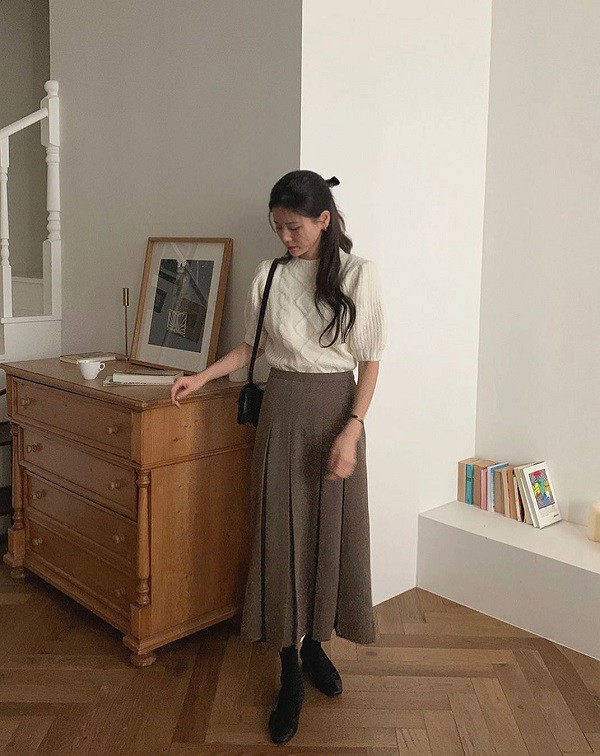 4 kiểu áo đẹp phối cùng chân váy dài để visual trẻ sang, chị em không biết phí cả mùa thu-2