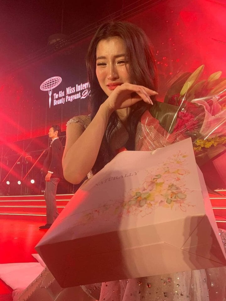 Trượt Top 7 Hoa hậu Quốc tế, Phương Nhi bật khóc tiết lộ lý do chưa về nước-1