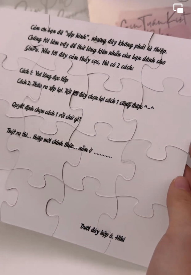 Hé lộ bức thư trong thiệp cưới Puka - Gin Tuấn Kiệt, là gì mà Tóc Tiên và dàn sao khó khăn mới đọc được?-2