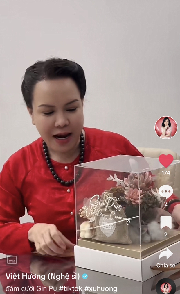 Hé lộ bức thư trong thiệp cưới Puka - Gin Tuấn Kiệt, là gì mà Tóc Tiên và dàn sao khó khăn mới đọc được?-7