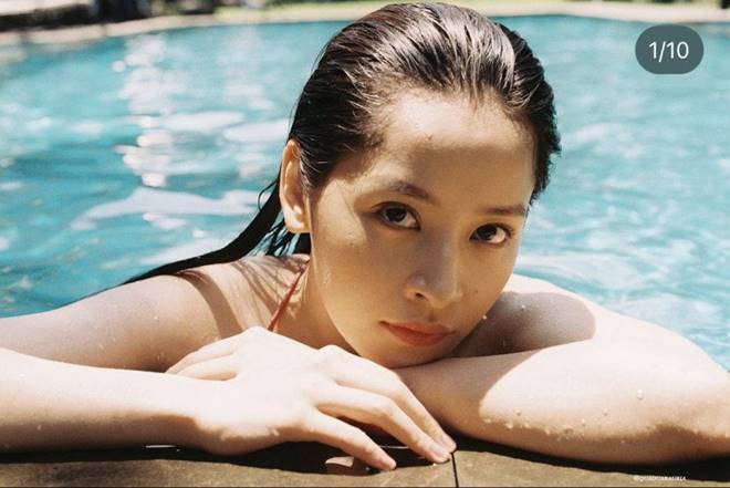 Chi Pu U35 có làn da nhẵn thín, lên máy bay cũng dưỡng da với công thức 1 uống - 1 không-5