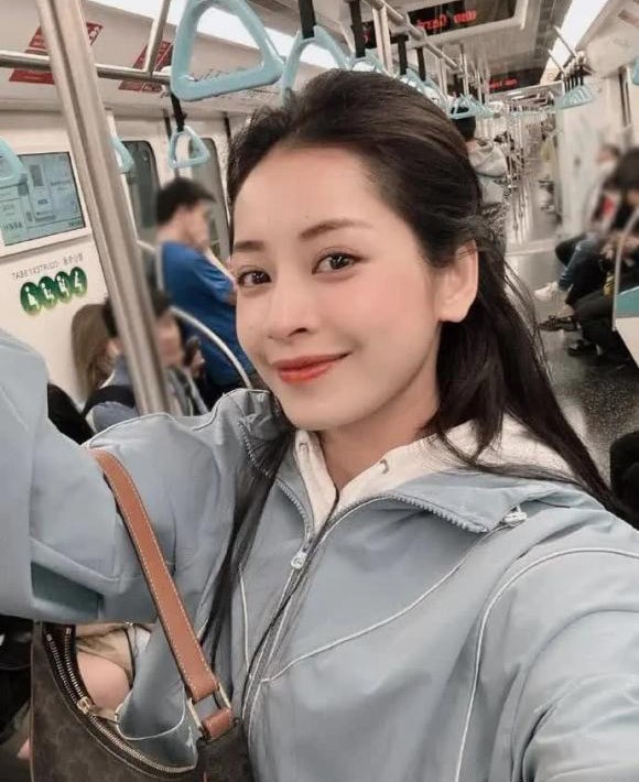 Chi Pu U35 có làn da nhẵn thín, lên máy bay cũng dưỡng da với công thức 1 uống - 1 không-6