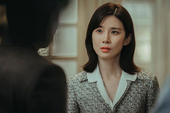 Vừa về làm dâu tôi đã phát hiện ra 2 bí mật động trời của mẹ chồng