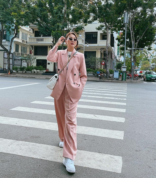 4 kiểu quần ống rộng chiếm sóng phong cách của các mỹ nhân Việt-4