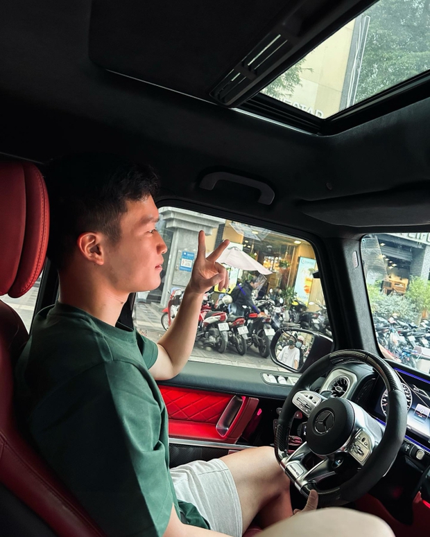 Chuyện tình của cầu thủ Việt đang gây xôn xao vì quá giàu: Quen bạn gái qua mạng, vướng nghi vấn rạn nứt rồi lộ hint quay lại-1