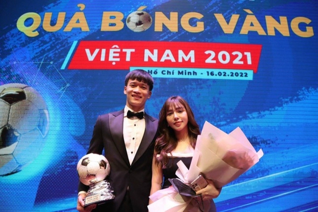 Chuyện tình của cầu thủ Việt đang gây xôn xao vì quá giàu: Quen bạn gái qua mạng, vướng nghi vấn rạn nứt rồi lộ hint quay lại-5