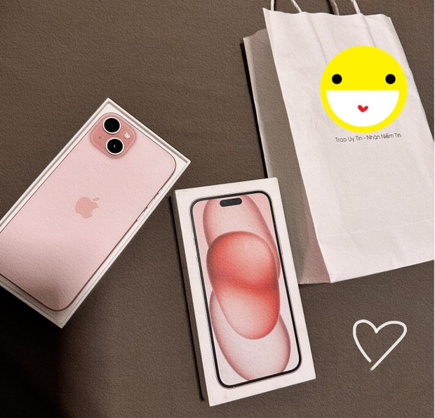 Chuyện tình của cầu thủ Việt đang gây xôn xao vì quá giàu: Quen bạn gái qua mạng, vướng nghi vấn rạn nứt rồi lộ hint quay lại-7