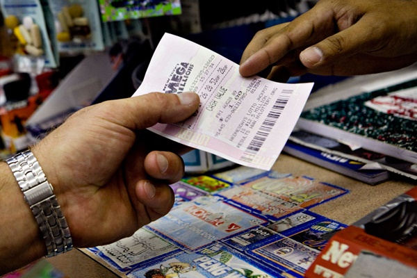Mua vé số 20 năm ròng rã, cuối cùng cũng trúng giải độc đắc 10 tỷ đồng-2