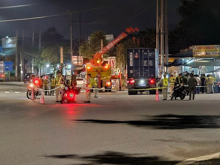 Container tông vào tổ tuần tra ở Bình Dương, một dân phòng thiệt mạng-1