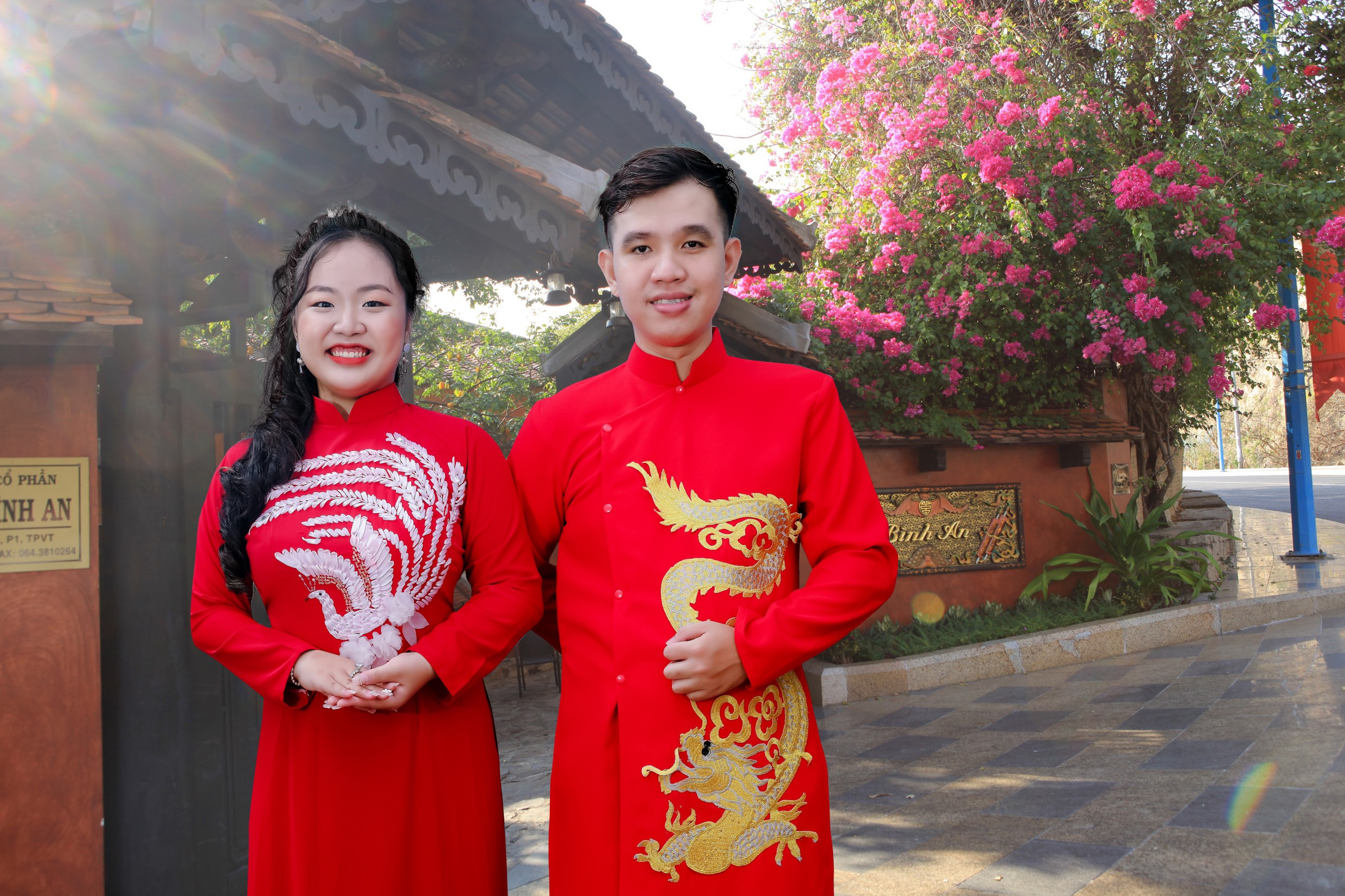 Chụp ảnh cưới theo ý mẹ chồng, cô dâu chú rể dở khóc dở cười ngày nhận ảnh-1