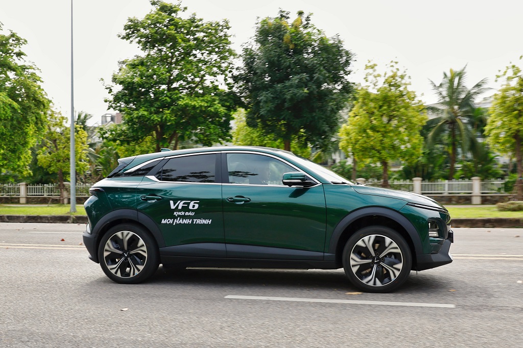 VinFast VF 6: Mua pin hay thuê pin đều rẻ-3