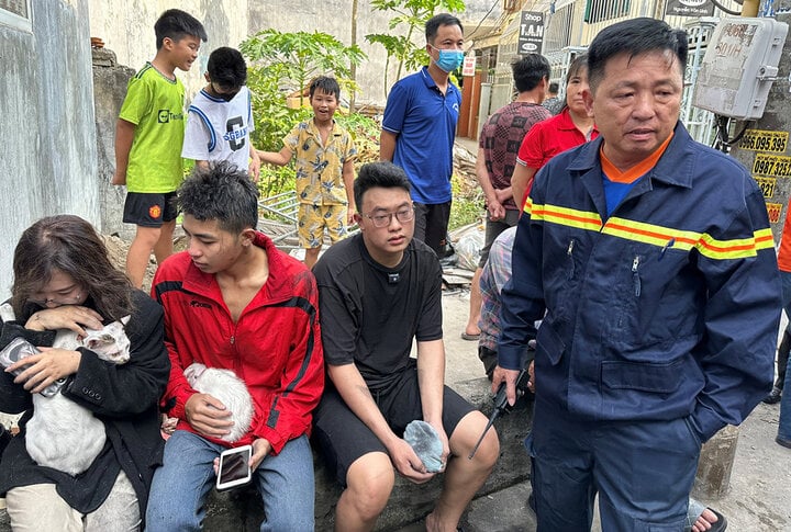 Giải cứu ba nạn nhân mắc kẹt trên tầng 3 nhà trọ bị cháy ở Hải Phòng-1