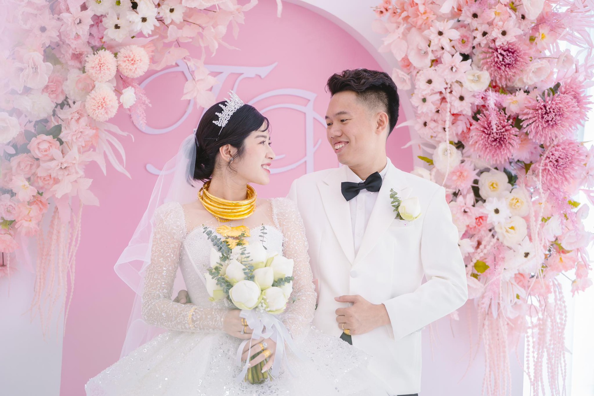 Câu chuyện cảm lạnh hút triệu views: Con dâu chuyển dạ vào viện chăm mẹ chồng và mẹ ruột-10