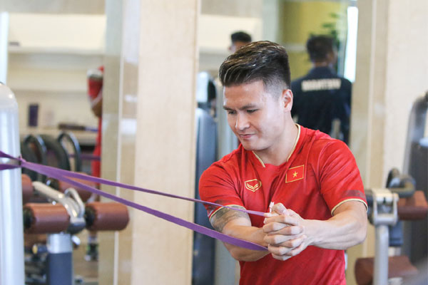 Bạn gái Quang Hải hát như nói lên nỗi lòng mối tình này không công khai, yêu mập mờ không tương lai-3