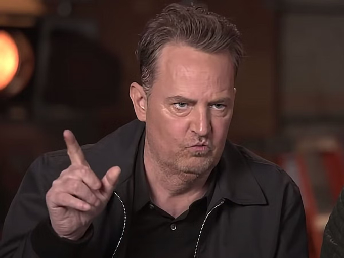 Vài giờ trước khi đột ngột qua đời trong bồn tắm của tài tử Friends-4