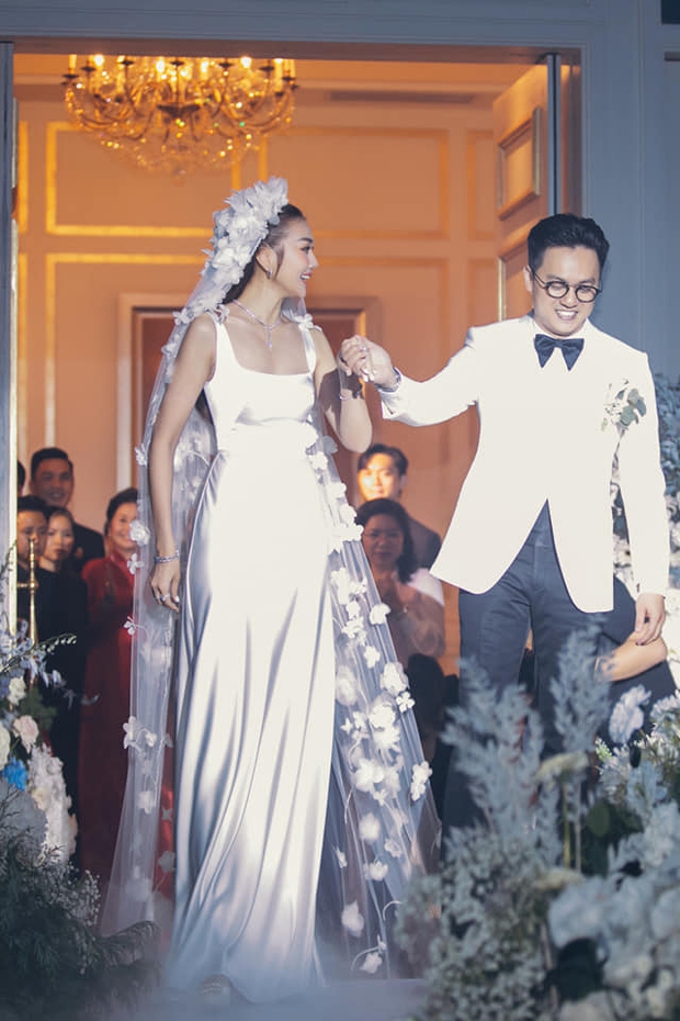 Hôn lễ của Thanh Hằng và chồng nhạc trưởng chứng minh sức hút khủng, lọt top chủ đề nóng tháng 10-2