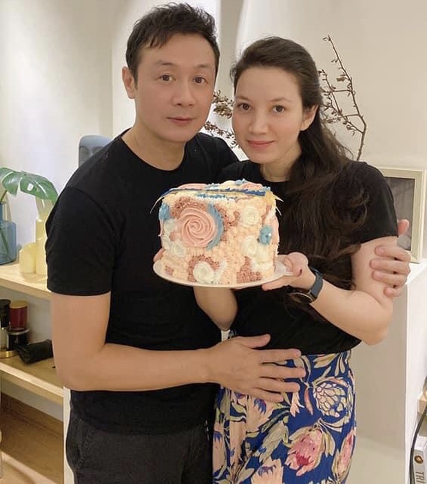 Chuyện tình nam MC làm host Chị Đẹp Đạp Gió: Từng đổ vỡ hôn nhân, đi bước nữa với vợ kém 14 tuổi-5