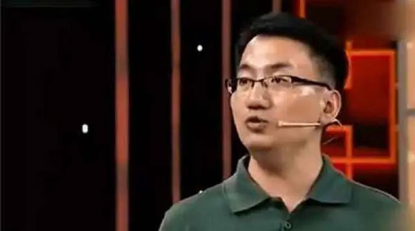 Bố cãi mẹ bán nhà đổi lấy một bức họa, con trai quyết mang tranh đi thẩm định-1