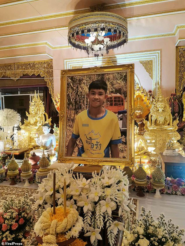 Bi kịch của đội trưởng đội bóng nhí Thái Lan: Được giải cứu nghẹt thở khỏi hang động, qua đời sau 5 năm vì nguyên nhân đau lòng-4