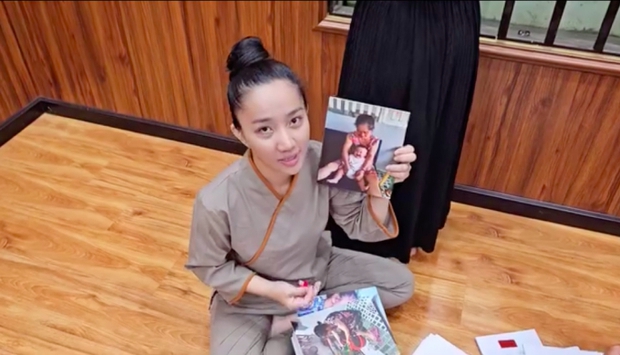 Bị chỉ trích vì liên tục đăng hình ảnh trong tang lễ mẹ vợ, Lê Dương Bảo Lâm nói gì?-1