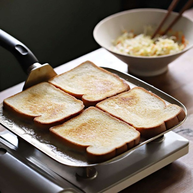 Chỉ mất khoảng 10 phút bạn sẽ có món bánh mì nướng bắp cải trứng cho bữa ăn sáng ngon tuyệt-4