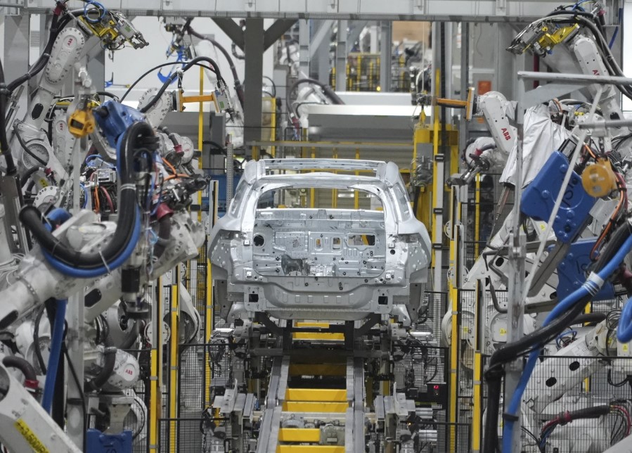 AP News: VinFast cho thấy cam kết mạnh mẽ dù đối mặt nhiều thách thức-2