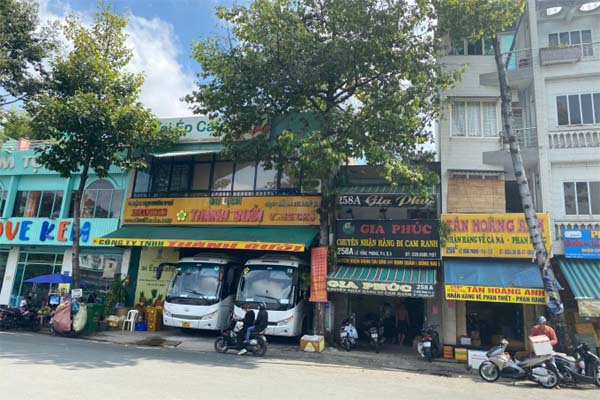 Mưa lũ phức tạp tại Hà Tĩnh, nước ngập mênh mông, tường đổ đè ô tô-5