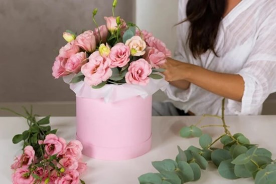 Bí quyết giữ hoa cắm trong hộp tươi lâu, để cả tuần cũng không sợ tàn