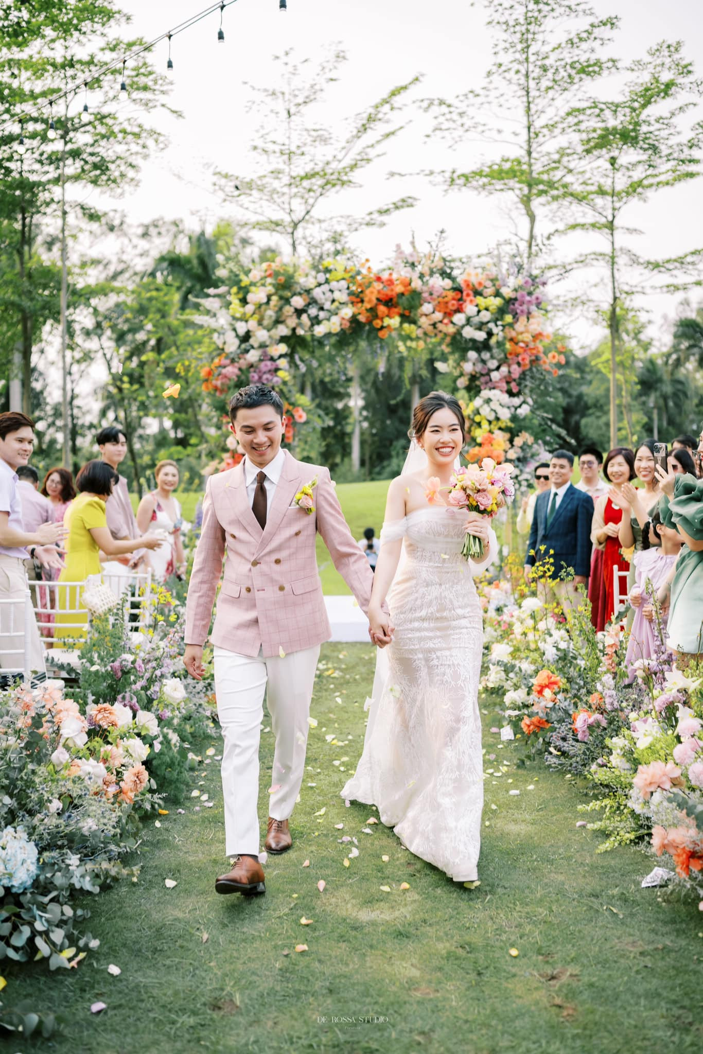 Người trẻ mê mẩn làm đám cưới kiểu Tây, khước từ dự hôn lễ chỉ để đưa phong bì-1