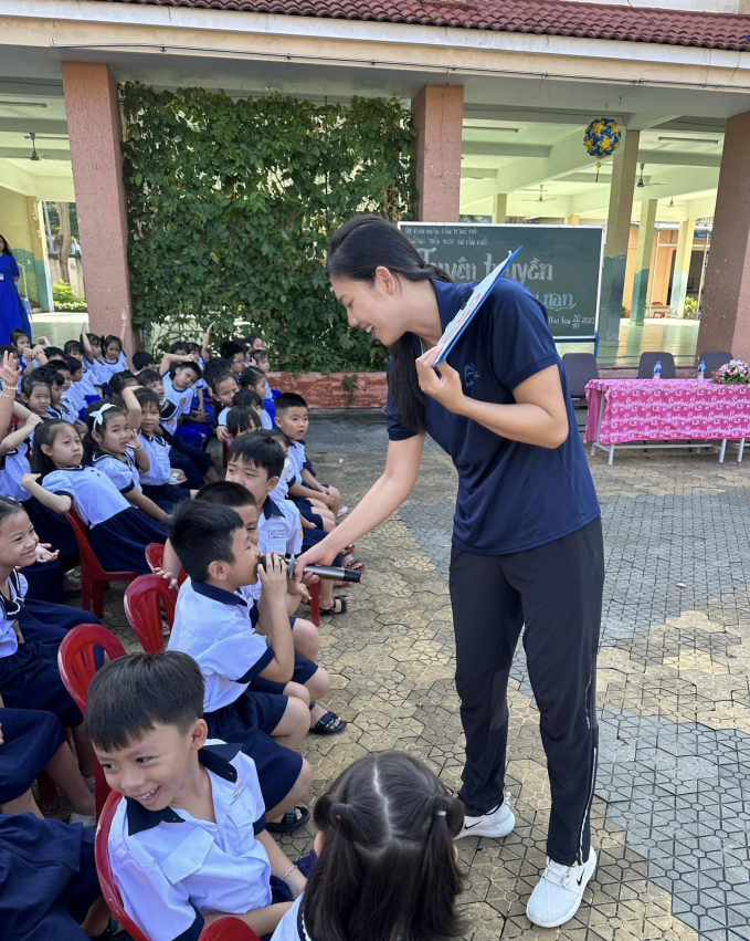 Bạn trai tin đồn thả tim ủng hộ Ánh Viên đi tuyên truyền phòng chống đuối nước-3