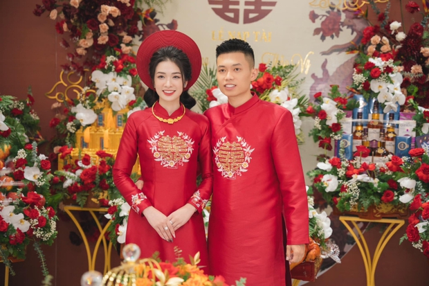 Cô dâu Thanh Hóa đeo vàng trĩu cổ, đám cưới dùng 2 tấn hoa tươi có chi phí ngang giá chiếc xe hơi-6
