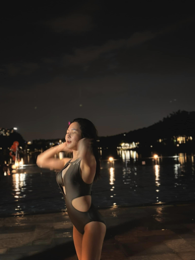 Từng lộ ảnh tròn trịa qua cam thường, Hương Tràm diện áo tắm khoe sắc vóc hiện tại gây bất ngờ-1