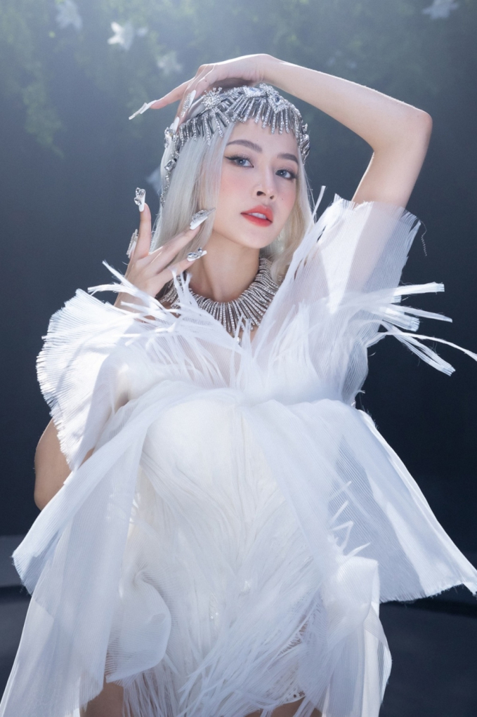 Chị đẹp đạp gió rẽ sóng: Chị đại đình đám phản ứng sốc khi khán giả tràn vào Facebook chê không bằng Chi Pu-4