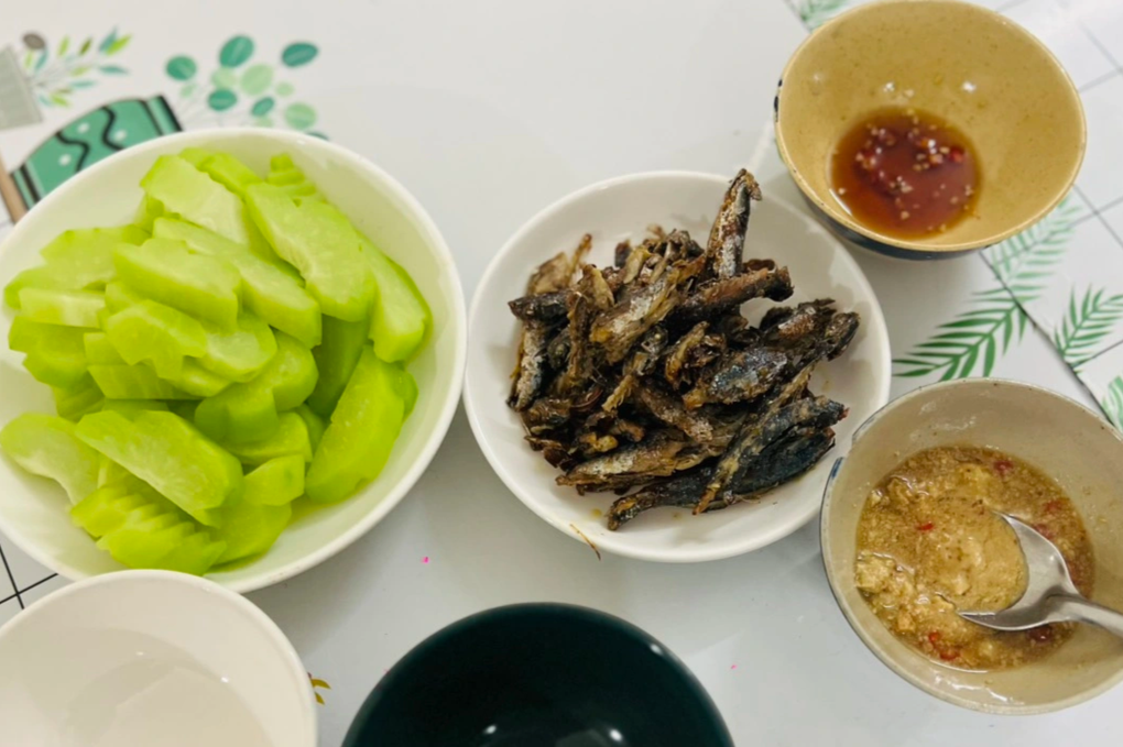 Mẹ toàn xin cơm thừa canh cặn, con học trường hàng trăm triệu đồng-1