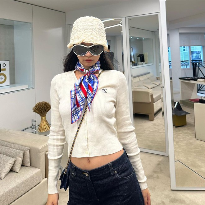 It Girl Jennie bày cho chị em cách lên đời style với loạt kiểu áo cardigan sành điệu và xinh ngây ngất-1