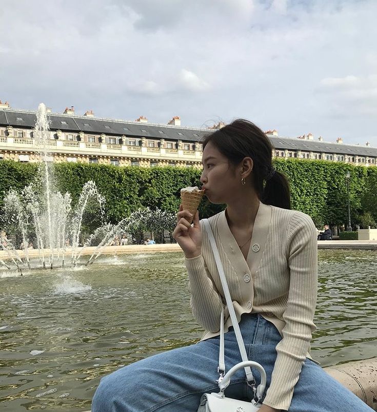 It Girl Jennie bày cho chị em cách lên đời style với loạt kiểu áo cardigan sành điệu và xinh ngây ngất-3