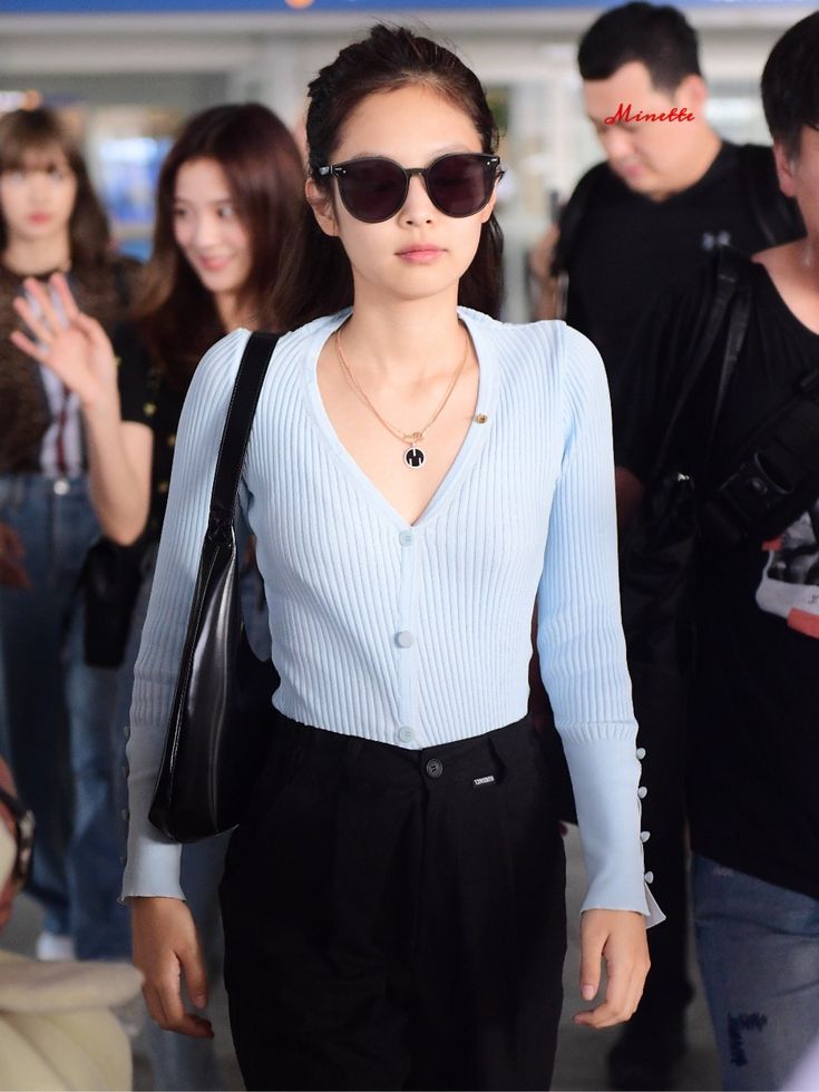 It Girl Jennie bày cho chị em cách lên đời style với loạt kiểu áo cardigan sành điệu và xinh ngây ngất-7