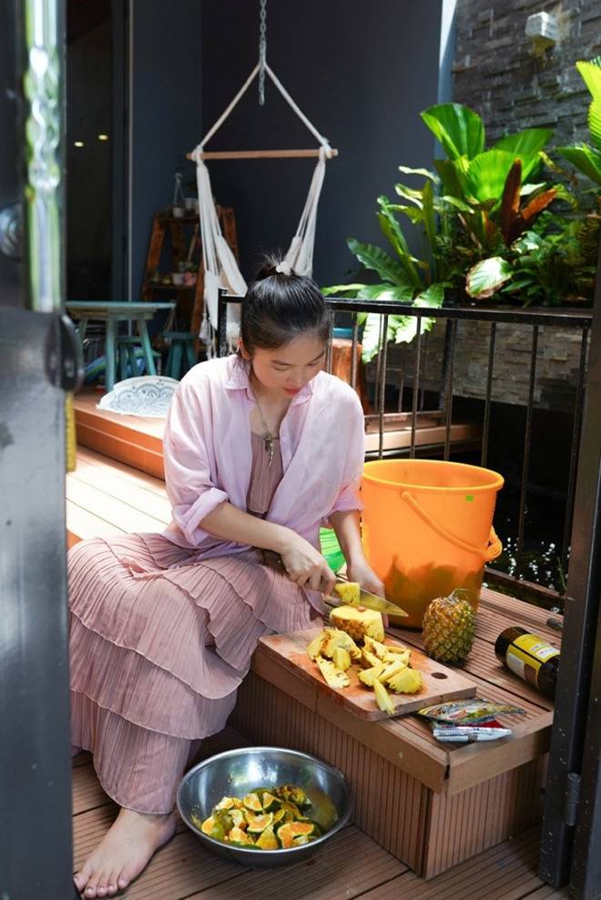 Mẹ đảm Đà Nẵng trồng dưa lê hoàng kim trên sân thượng, quả căng tròn, ngọt lịm chỉ sau 70 ngày-13