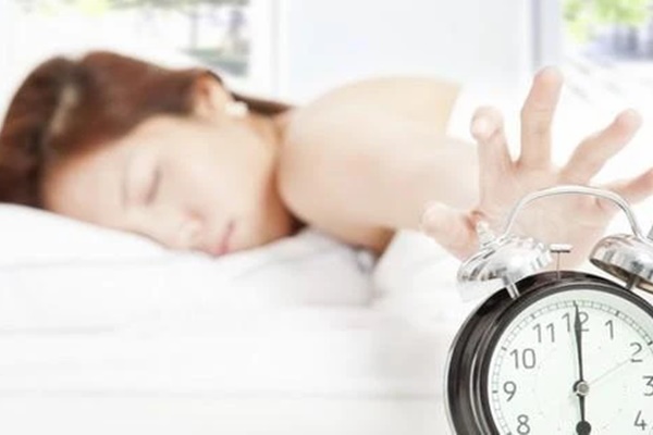 Những thói quen xấu khi ngủ dậy, có thể khiến bạn ngất xỉu, thậm chí đột quỵ-1