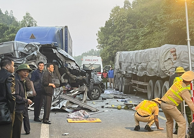 Tai nạn xe khách nghiêm trọng ở Lạng Sơn, 5 người tử vong-1