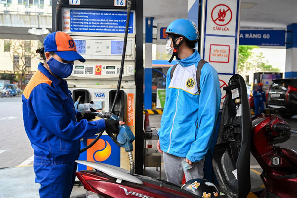 Giá xăng trong nước lại tăng, RON95 tiến sát 24.000 đồng/lít-2
