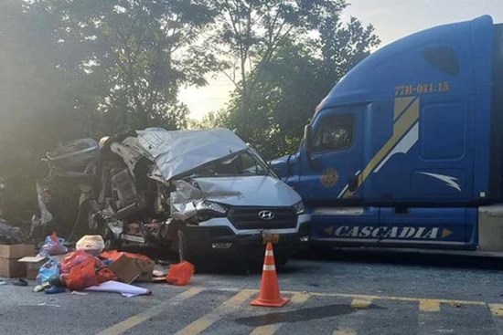 Nguyên nhân ban đầu vụ tai nạn xe khách khiến 5 người chết, nhiều người bị thương ở Lạng Sơn