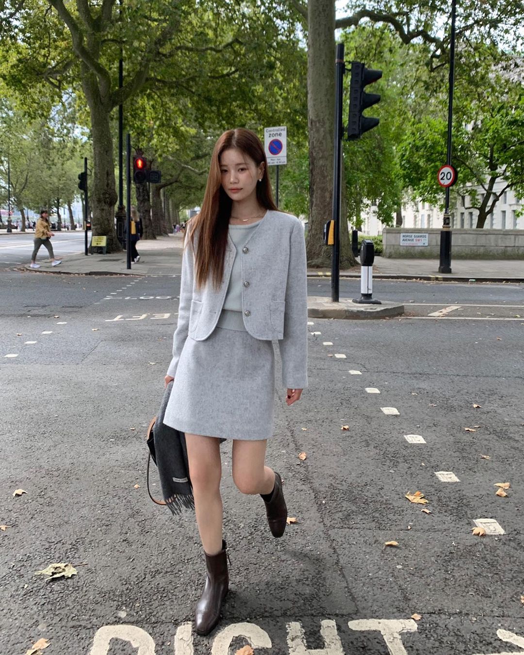 9 cách diện áo khoác dáng ngắn tôn dáng và thanh lịch trong mùa lạnh-2