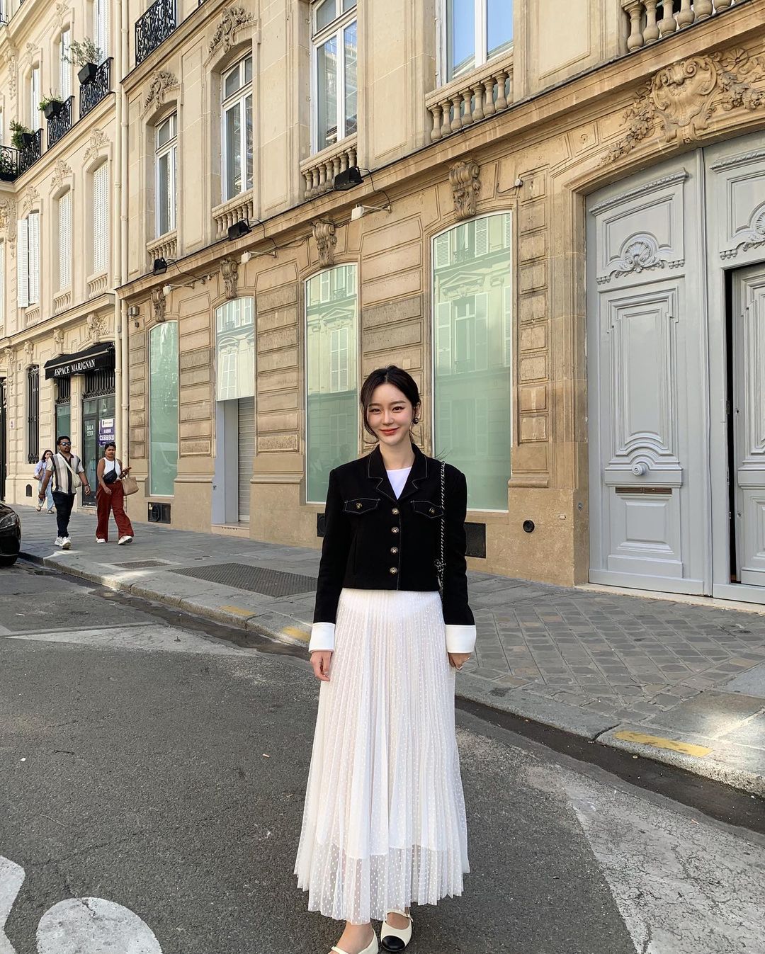 9 cách diện áo khoác dáng ngắn tôn dáng và thanh lịch trong mùa lạnh-3