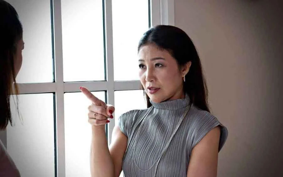 Tôi bị quở trách khi sai con riêng của chồng làm việc nhà-1